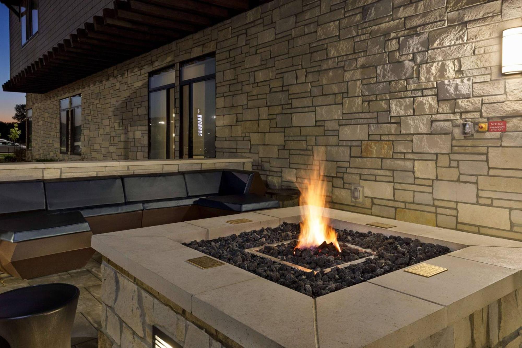 Springhill Suites By Marriott Topeka Southwest Exterior foto